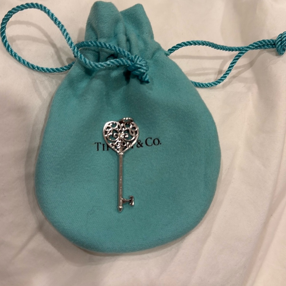 Tiffany Heart Key pendant white gold w diamond